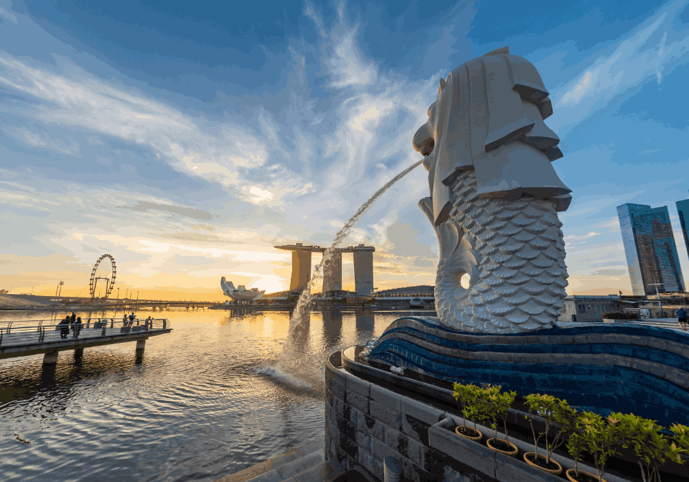 Singapore walking tour through modern streets and famous landmarks