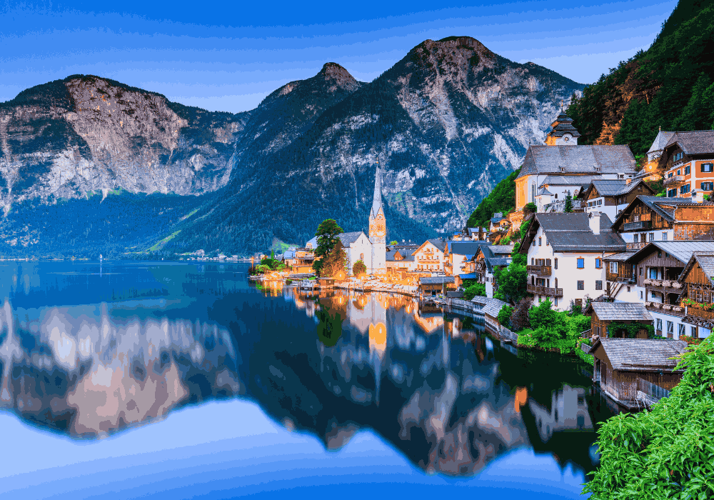 Hallstatt walking tour through alpine streets, lakeside views and traditional Austrian homes